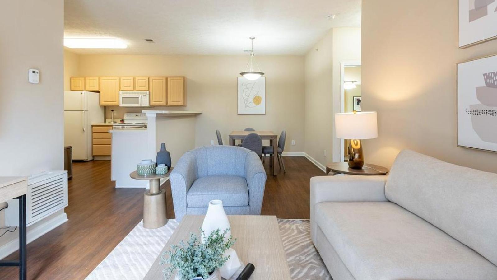 Apartment Landing Modern With Amazing Amenities *